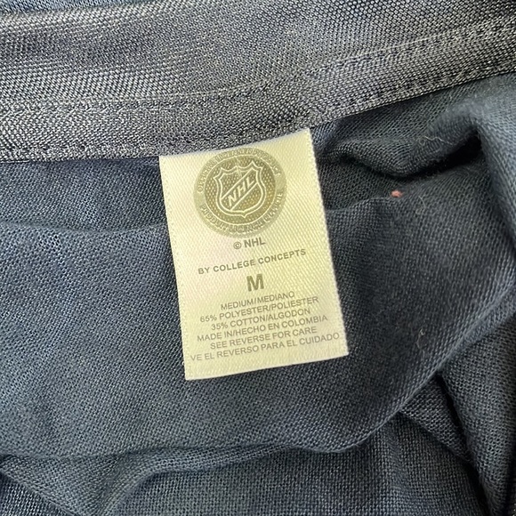 NHL Buffalo Sabres Hockey Short Sleeve V Neck Logo T Shirt Navy Medium - Picture 6 of 8